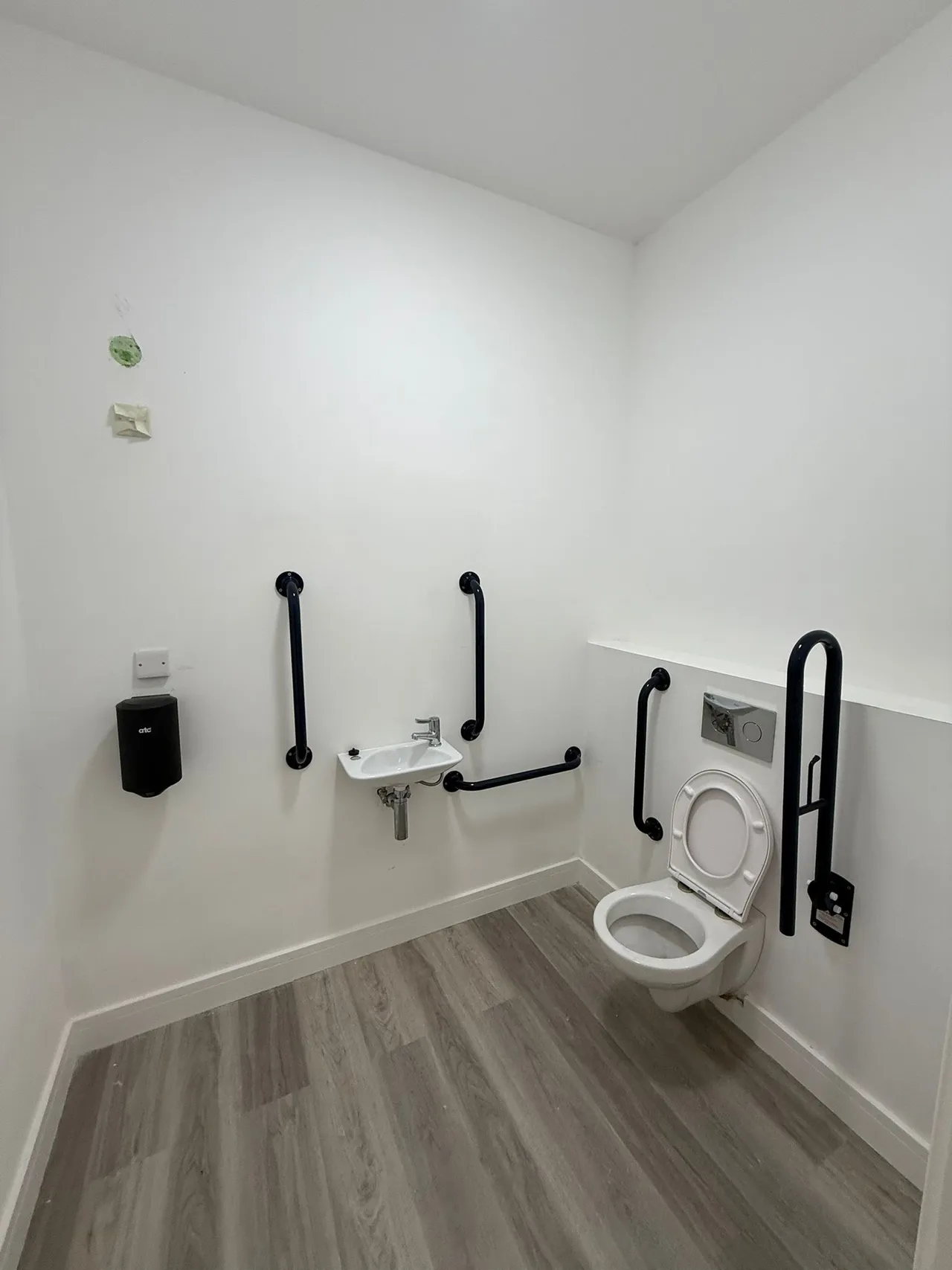 Workspaces in Borehamwood Shopping Park, Borehamwood, photo 8
