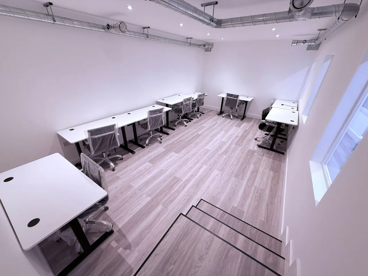 Workspaces in Borehamwood Shopping Park, Borehamwood, photo 7