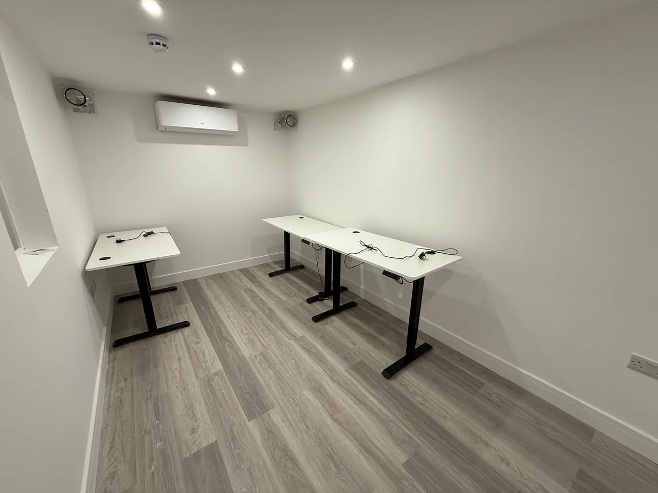 Workspaces in Borehamwood Shopping Park, Borehamwood, photo 9