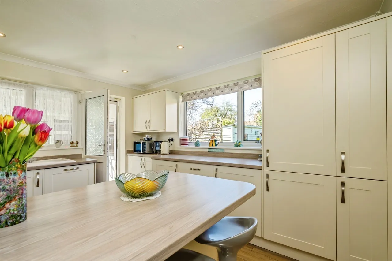 Ivy Close, Westergate, PO20, photo 13
