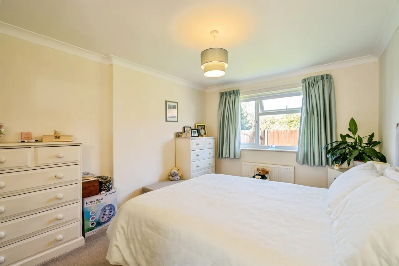 Ivy Close, Westergate, PO20, photo 10