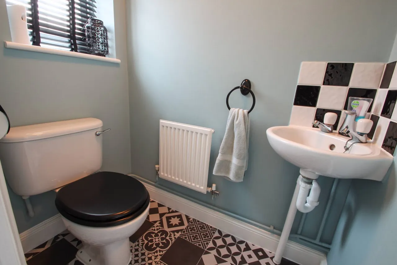 Sutherland Close, Greenhithe, photo 7