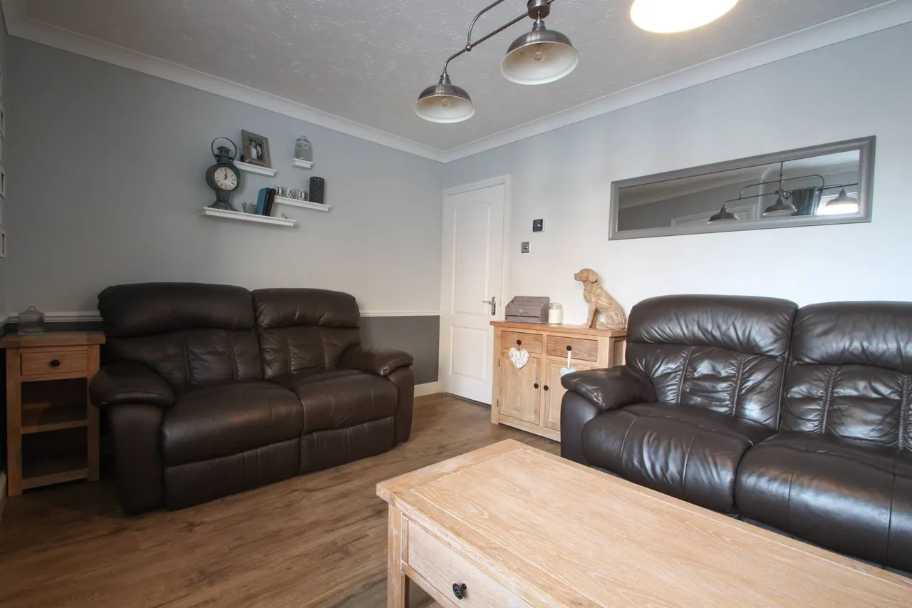 Sutherland Close, Greenhithe, photo 3