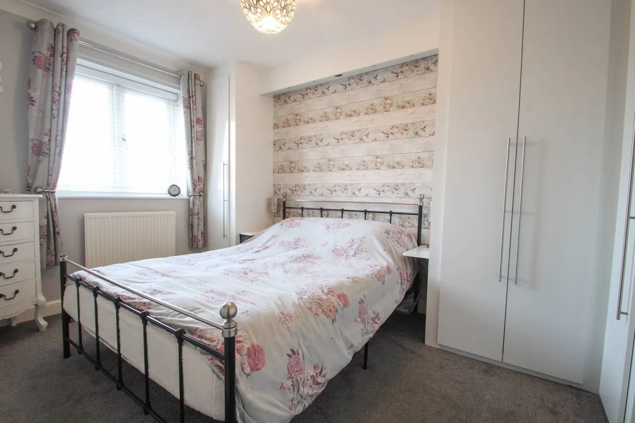 Sutherland Close, Greenhithe, photo 9