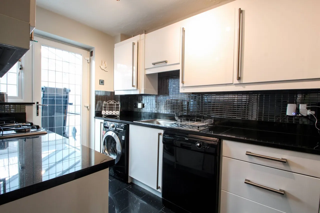 Sutherland Close, Greenhithe, photo 4