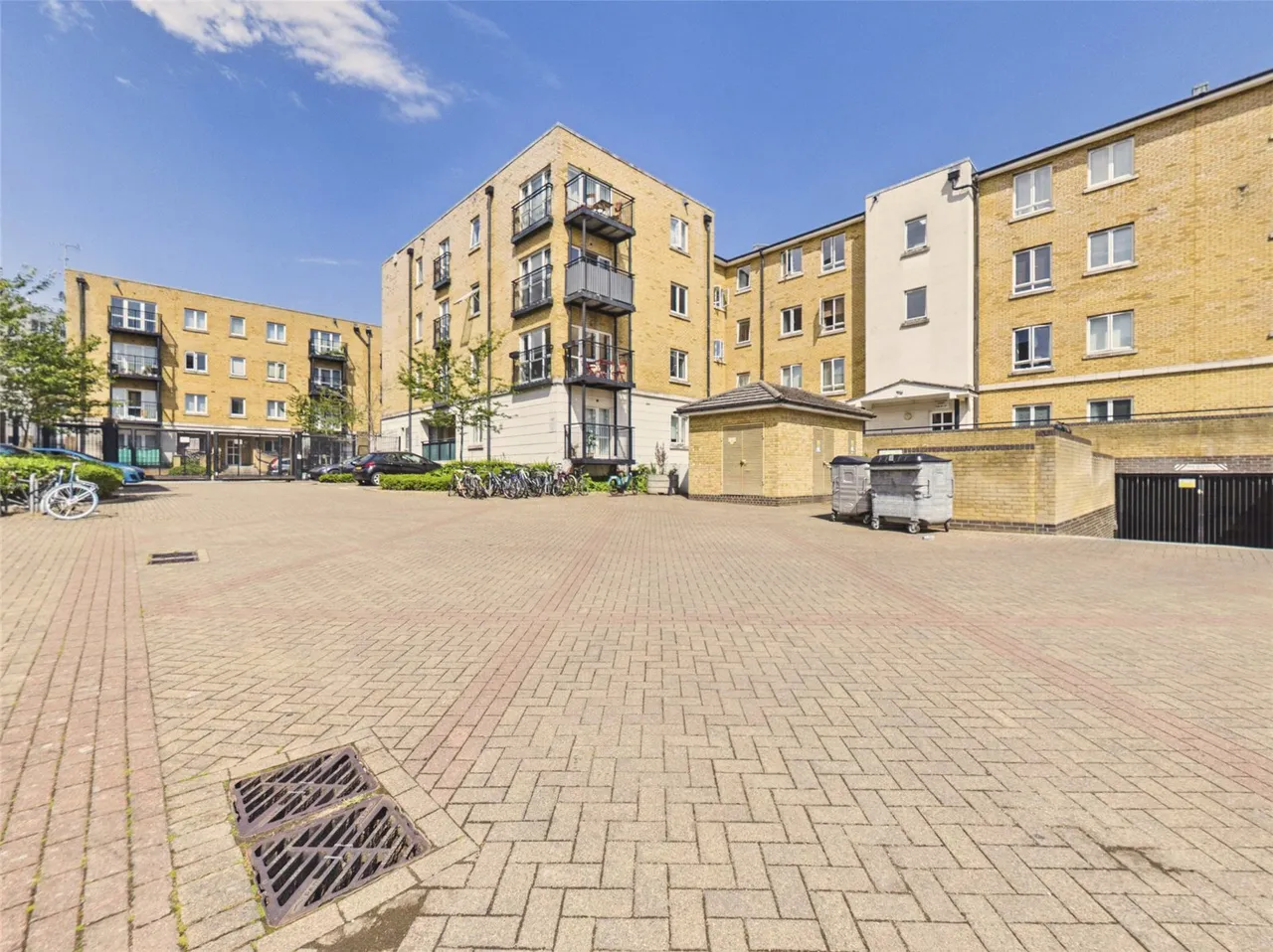 2 bed flat for sale, Candle Street, London, E1