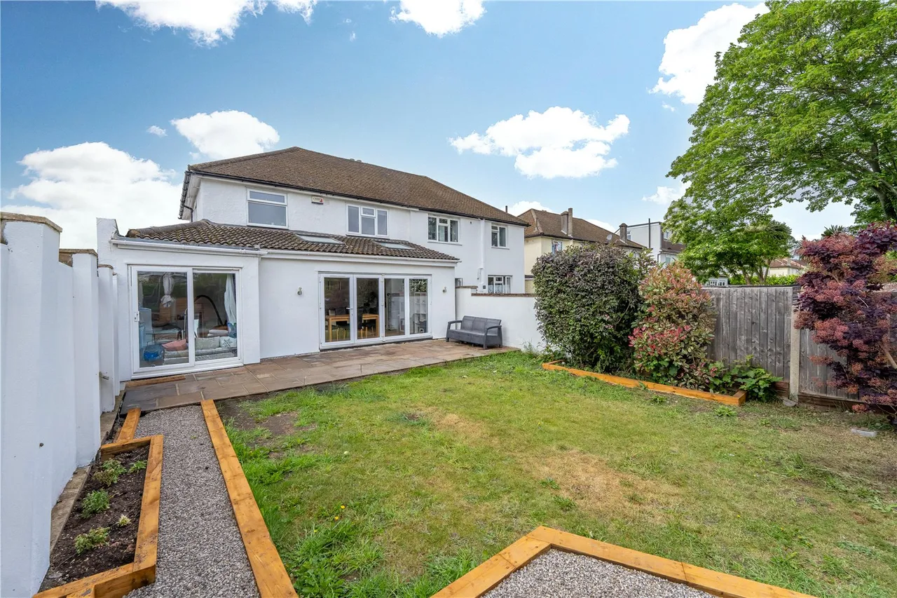 Hanworth Road, Hampton Hill, TW12 3DH, photo 3