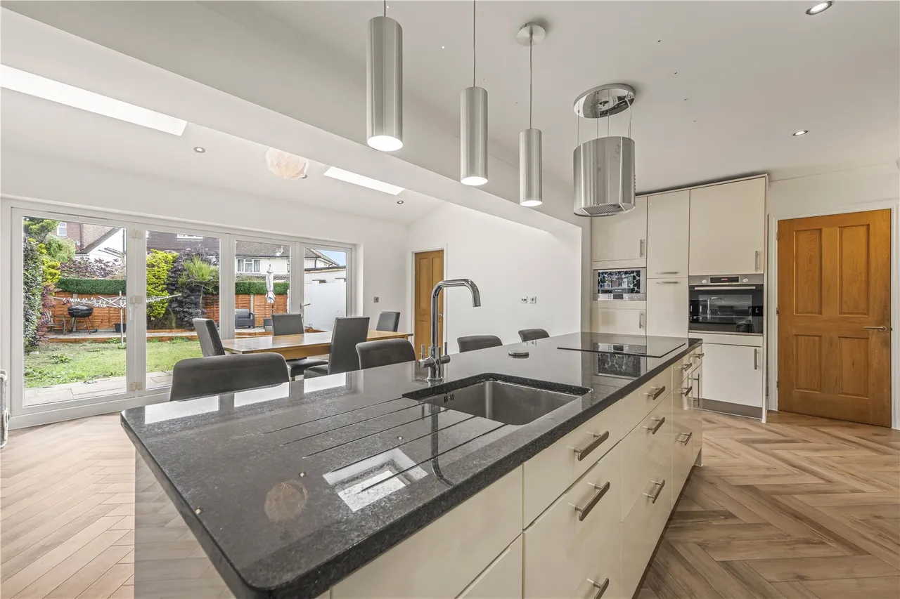 Hanworth Road, Hampton Hill, TW12 3DH, photo 5