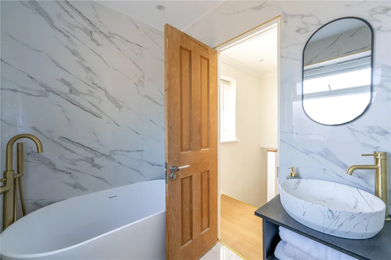 Hanworth Road, Hampton Hill, TW12 3DH, photo 9