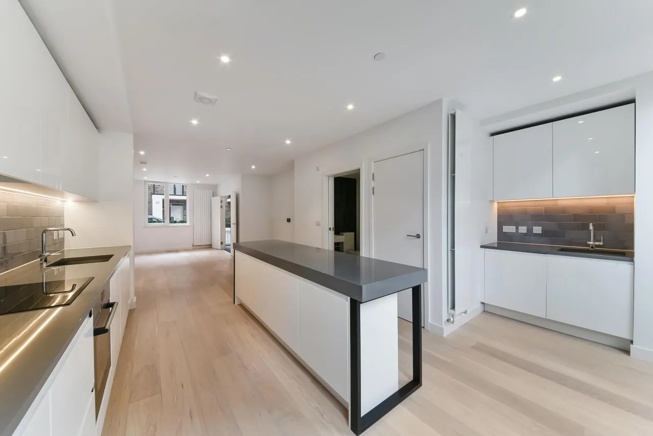 Schooner Road, Royal Wharf, E16, photo 2