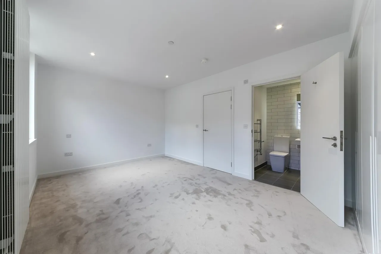 Schooner Road, Royal Wharf, E16, photo 6
