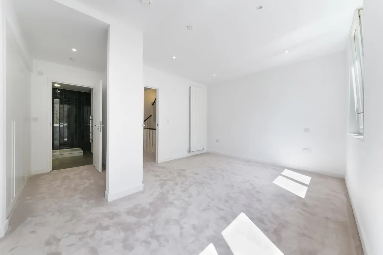 Schooner Road, Royal Wharf, E16, photo 3