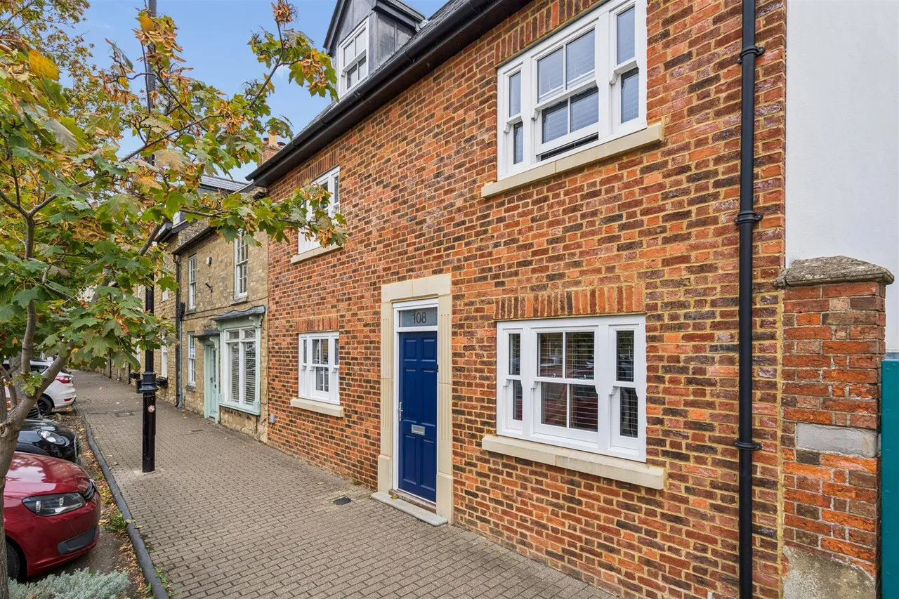 High Street, Olney, photo 29