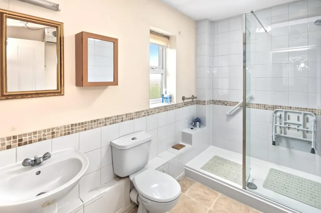 Stevens Court, Earls Barton, photo 9