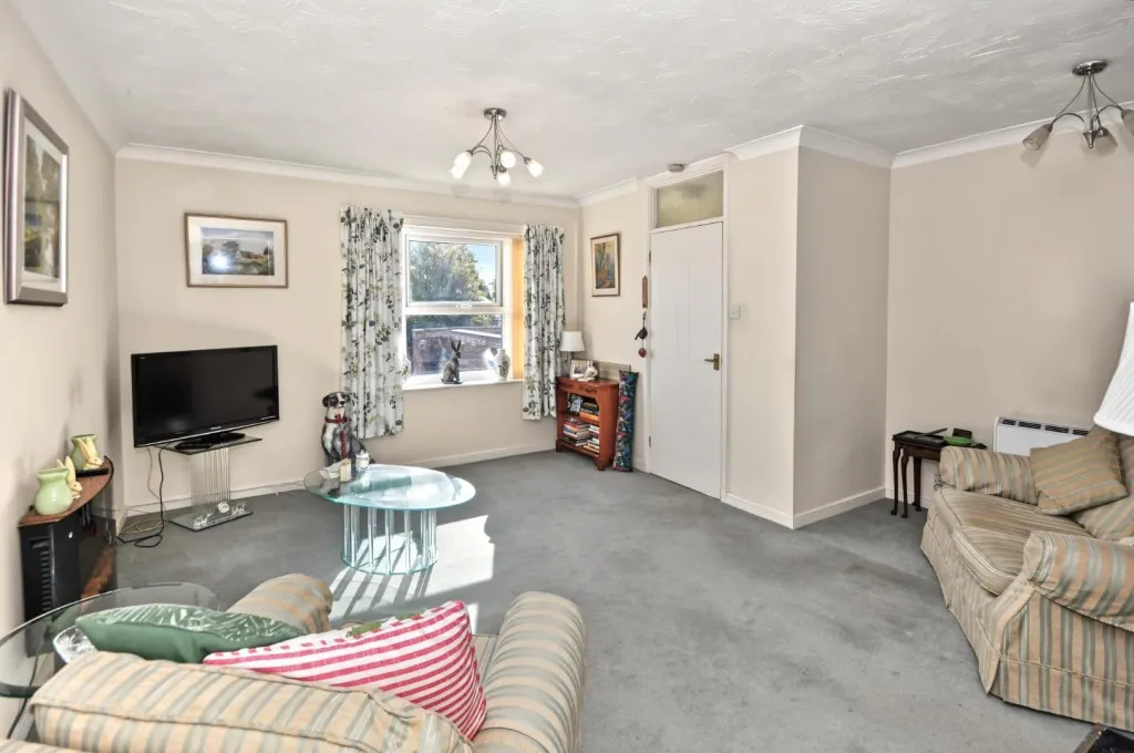 Stevens Court, Earls Barton, photo 7