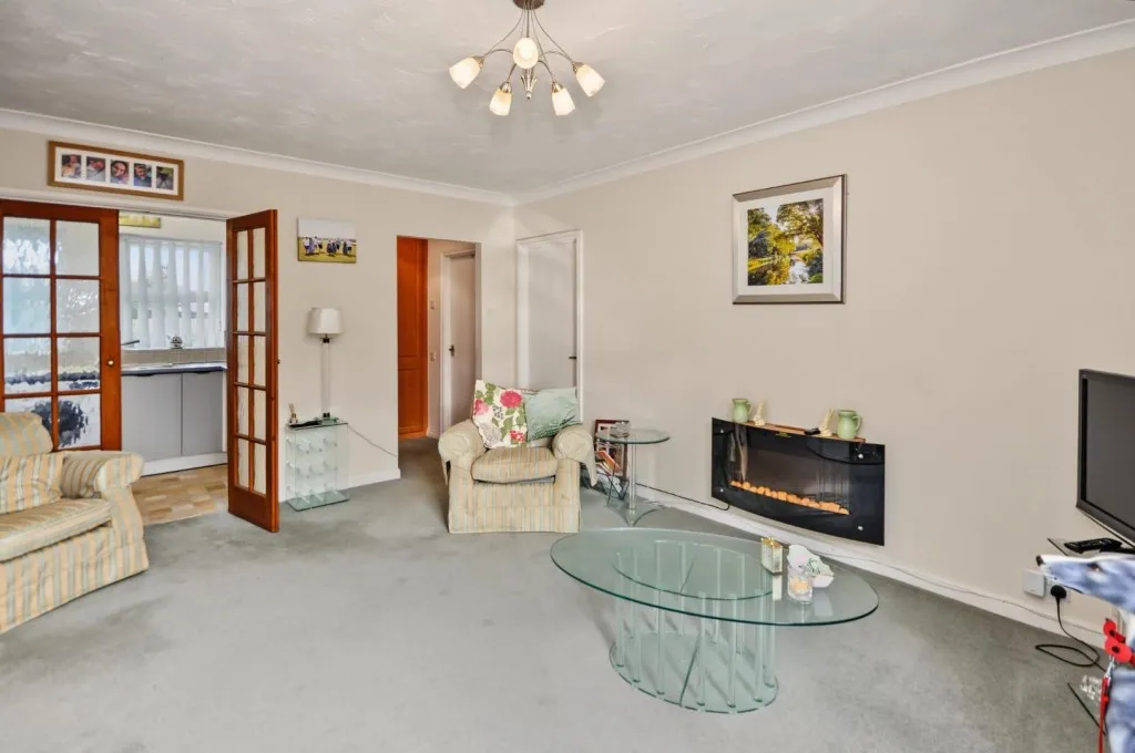 Stevens Court, Earls Barton, photo 5