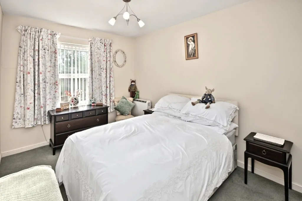 Stevens Court, Earls Barton, photo 8