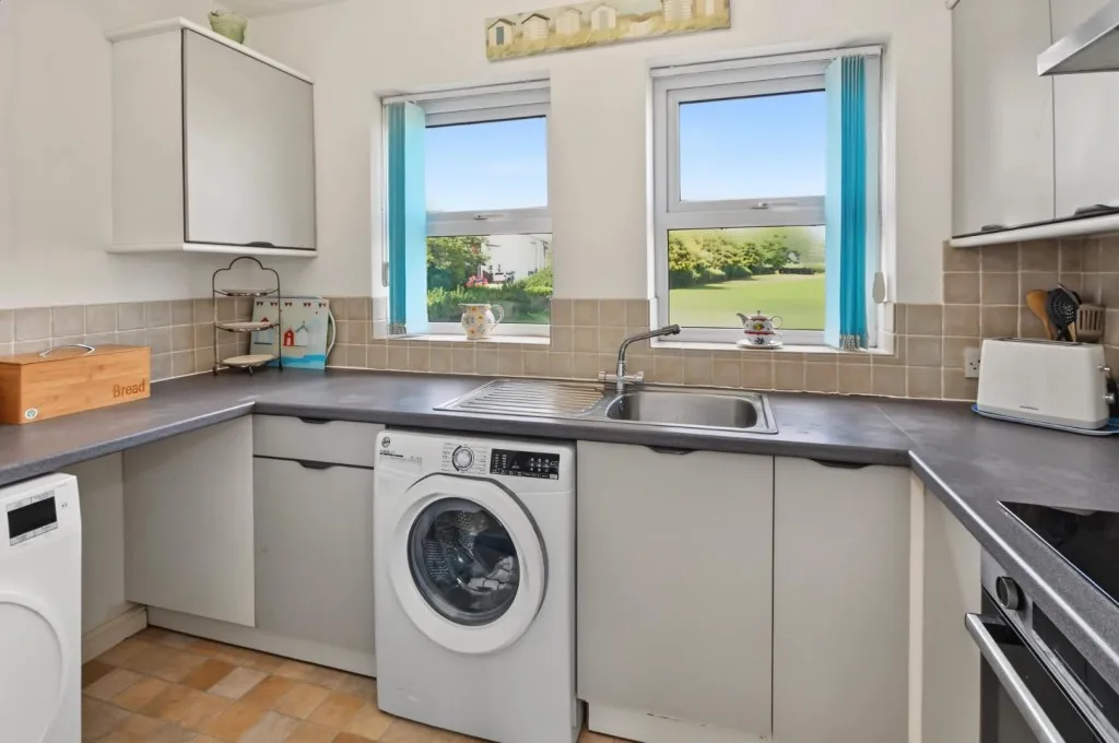 Stevens Court, Earls Barton, photo 6