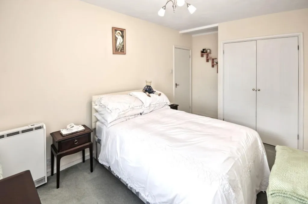 Stevens Court, Earls Barton, photo 10