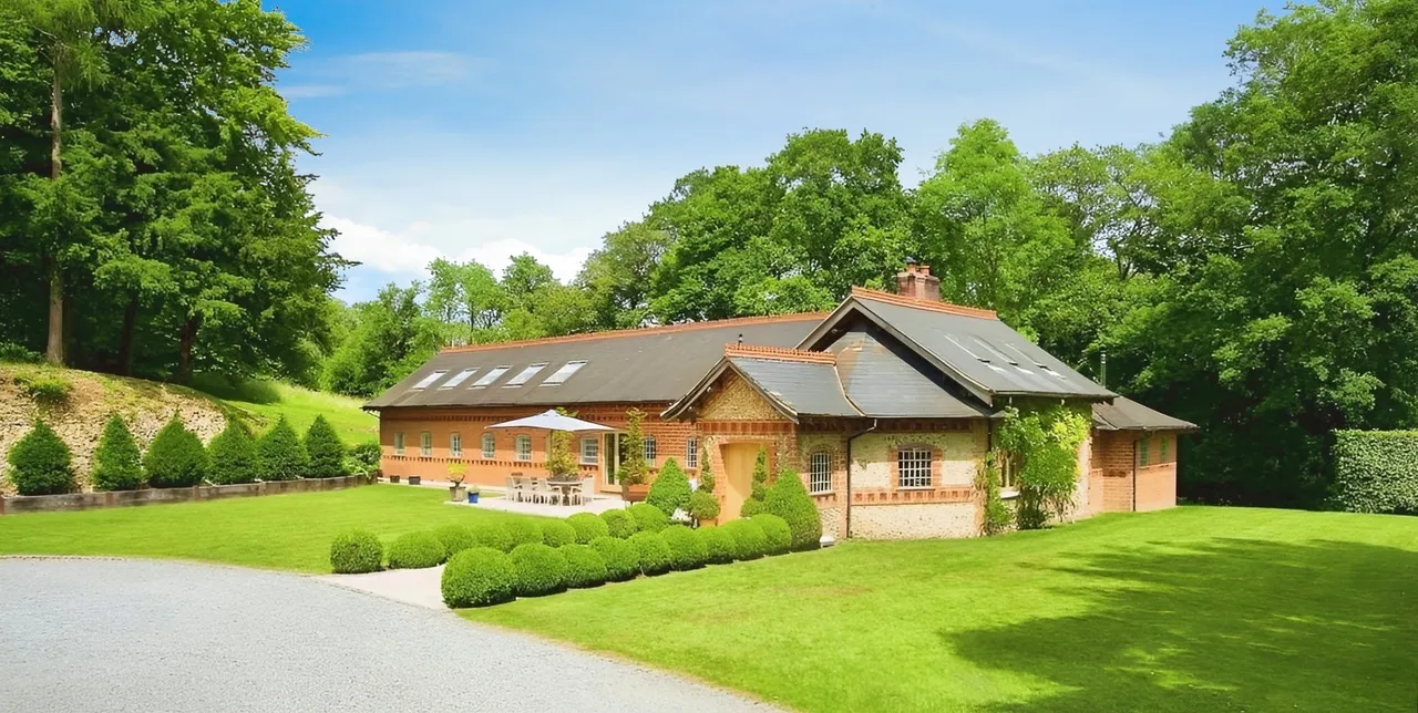5 bed house to rent, Ranmore Common, Dorking, RH5