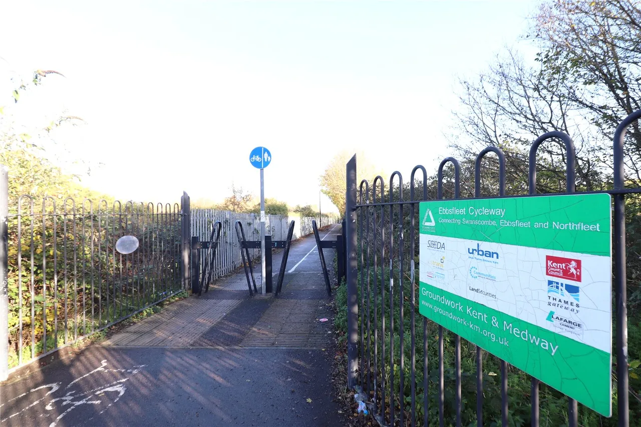 Stanhope Road, Swanscombe, DA10, photo 7