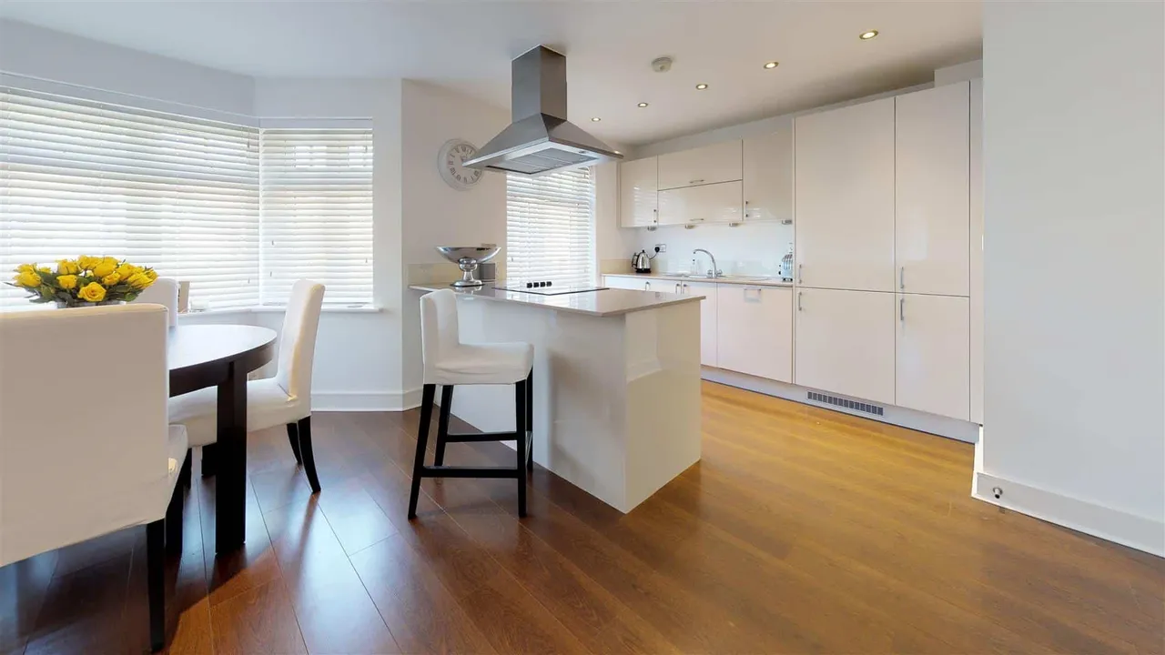 Lower Park Road, Loughton, photo 10