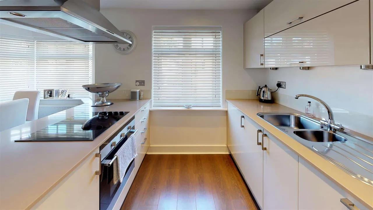 Lower Park Road, Loughton, photo 9