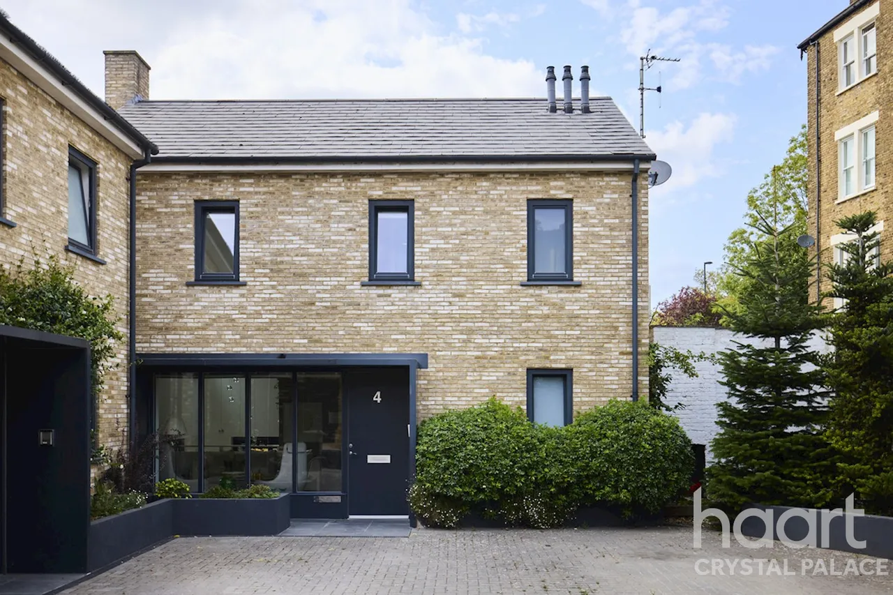 3 bed flat for sale, Essex Mews, London, SE19