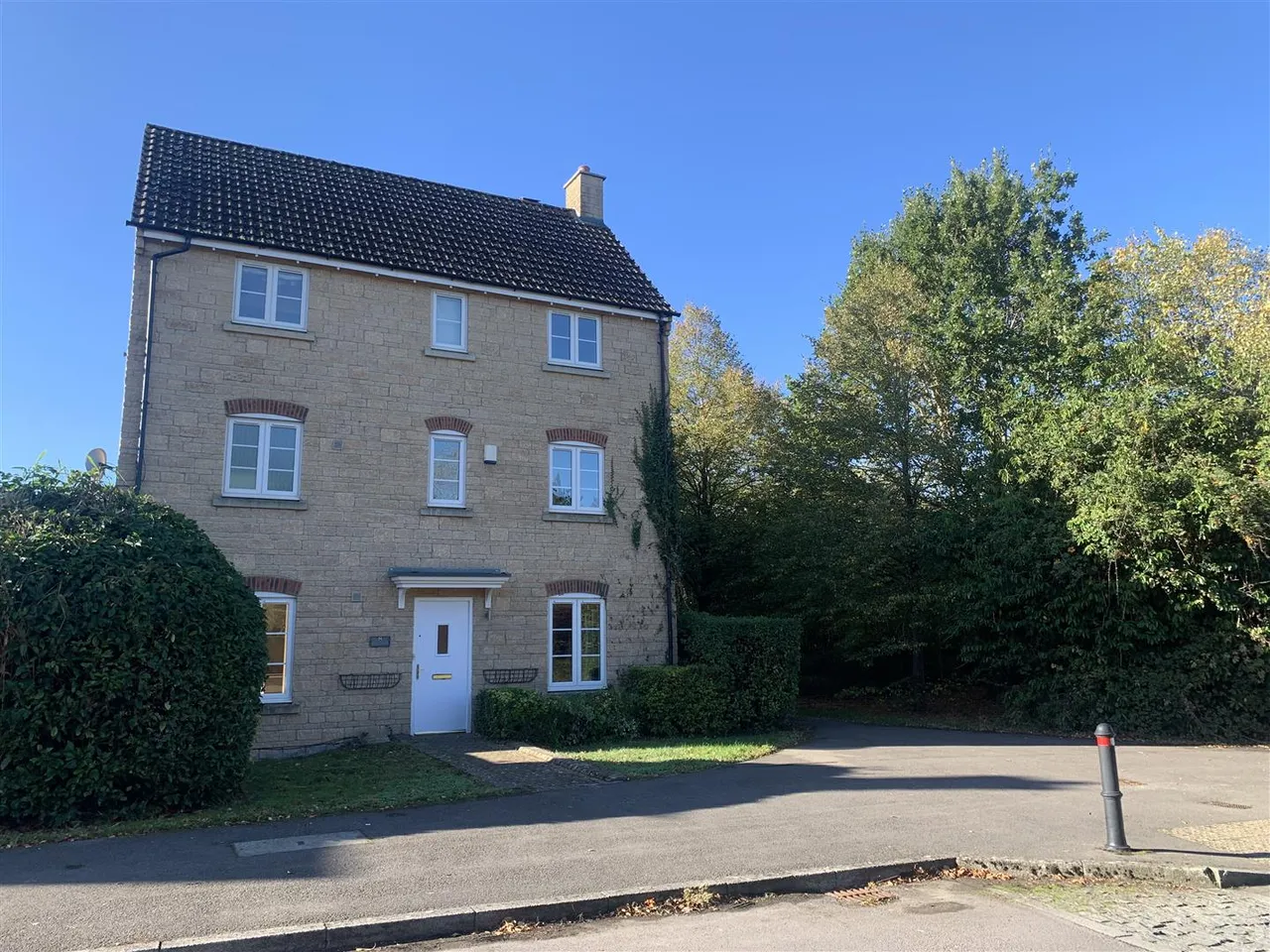 4 bed house to rent, Stickleback Road, Calne, SN11