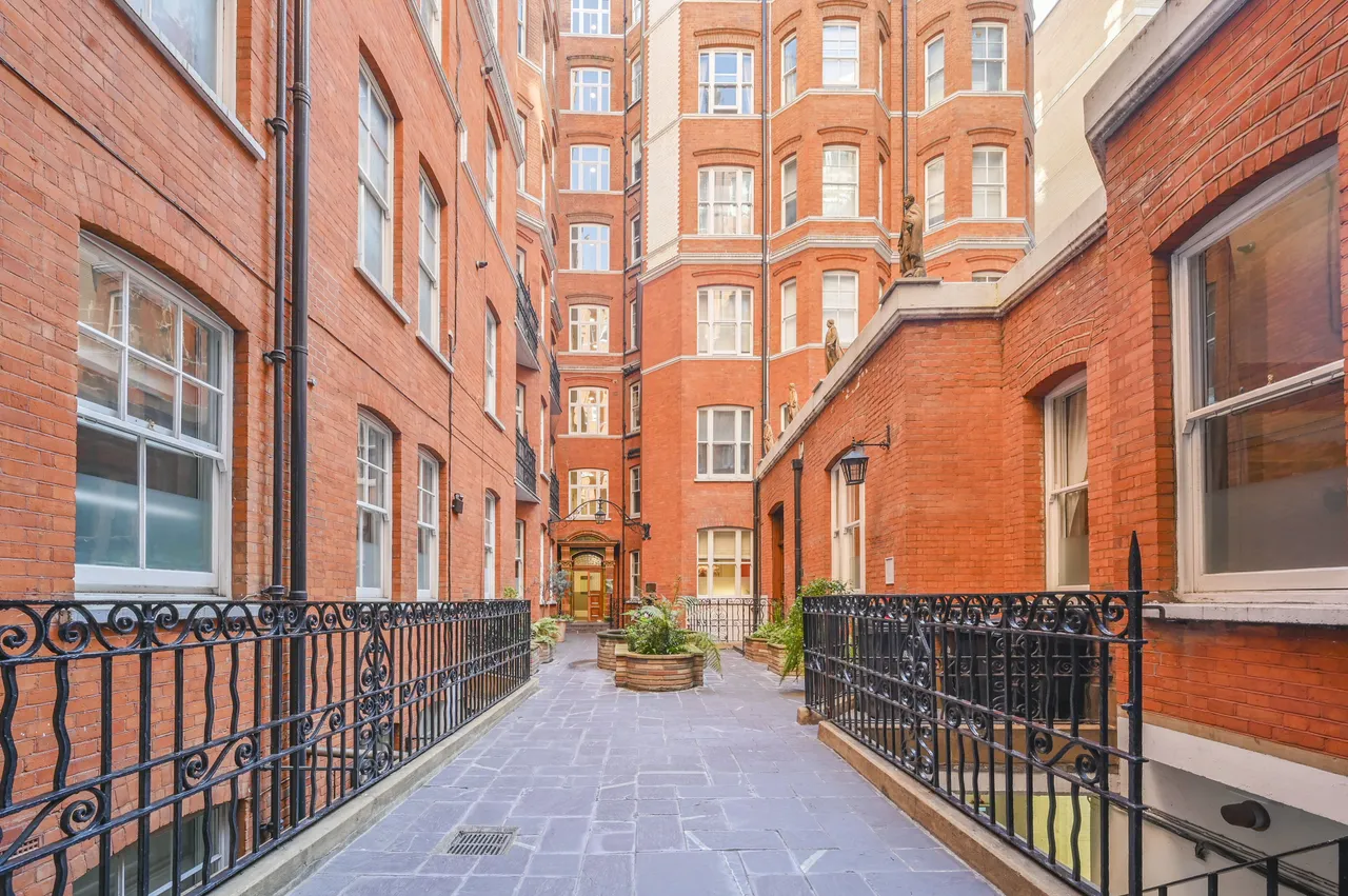 8 Westminster Palace Gardens, Artillery Row, London, photo 8