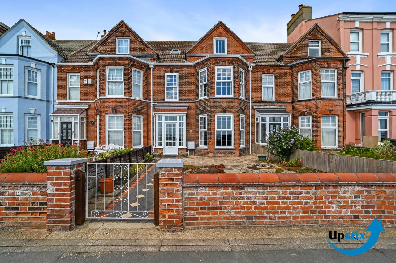 5 bed house for sale — Marine Parade, Harwich, CO12 3RG