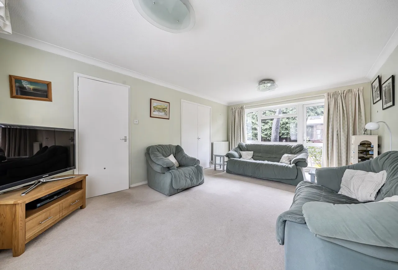 Horley Row, Horley, RH6 8NH, photo 3