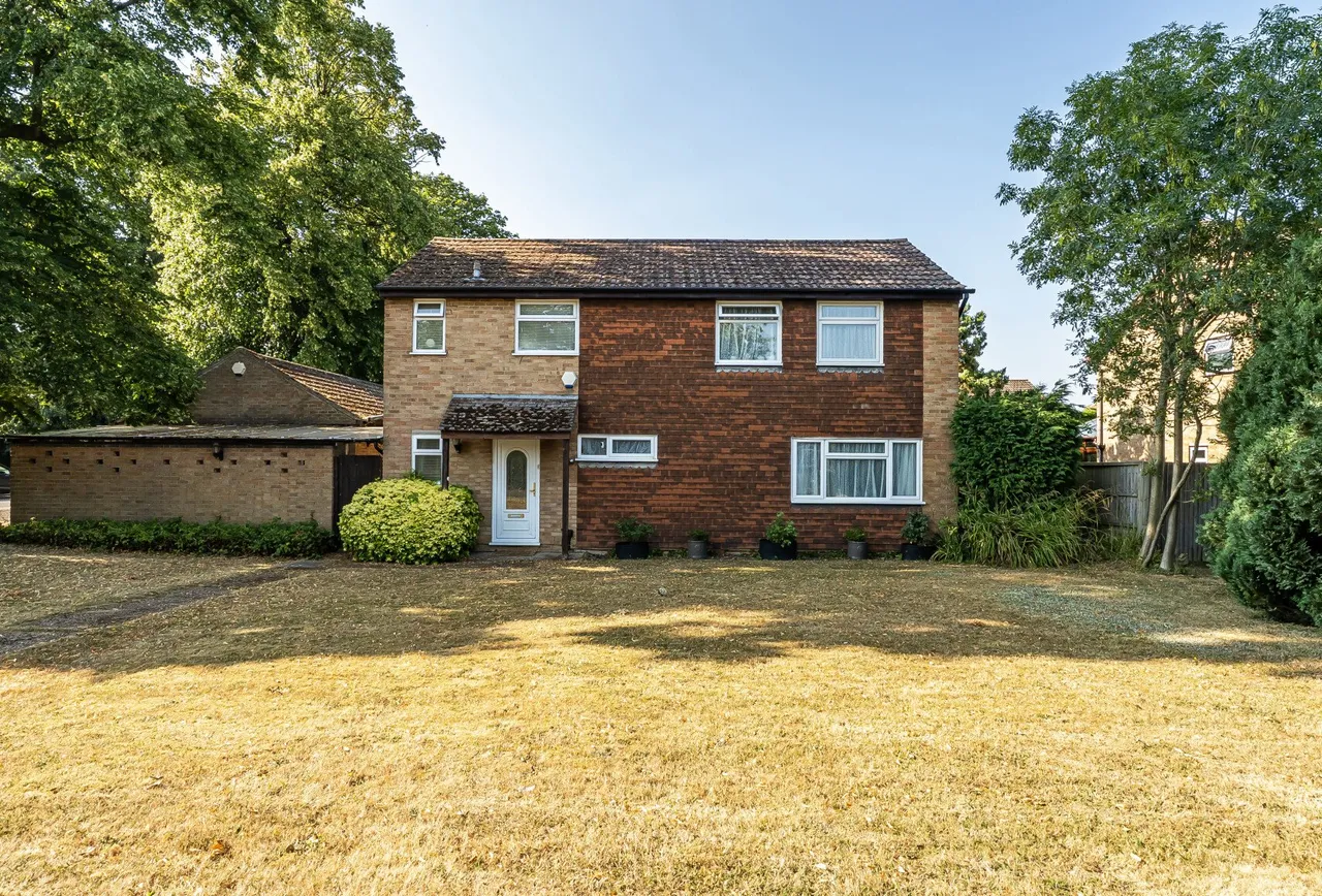 Horley Row, Horley, RH6 8NH, photo 10