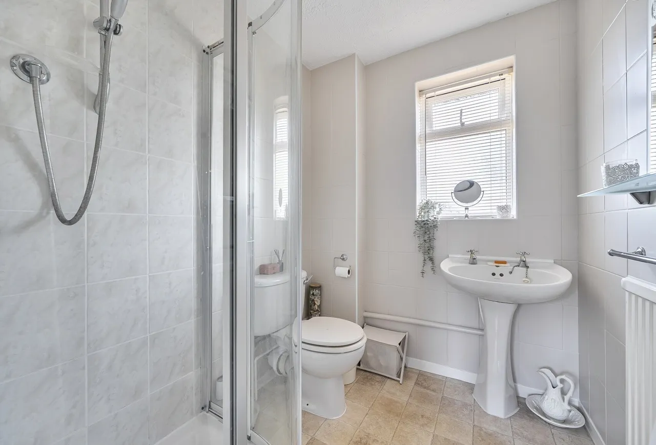 Horley Row, Horley, RH6 8NH, photo 5