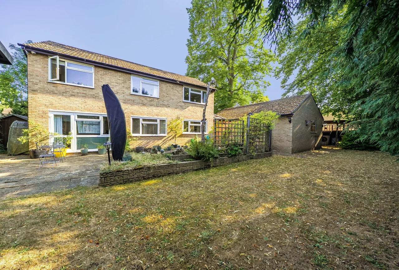 Horley Row, Horley, RH6 8NH, photo 6