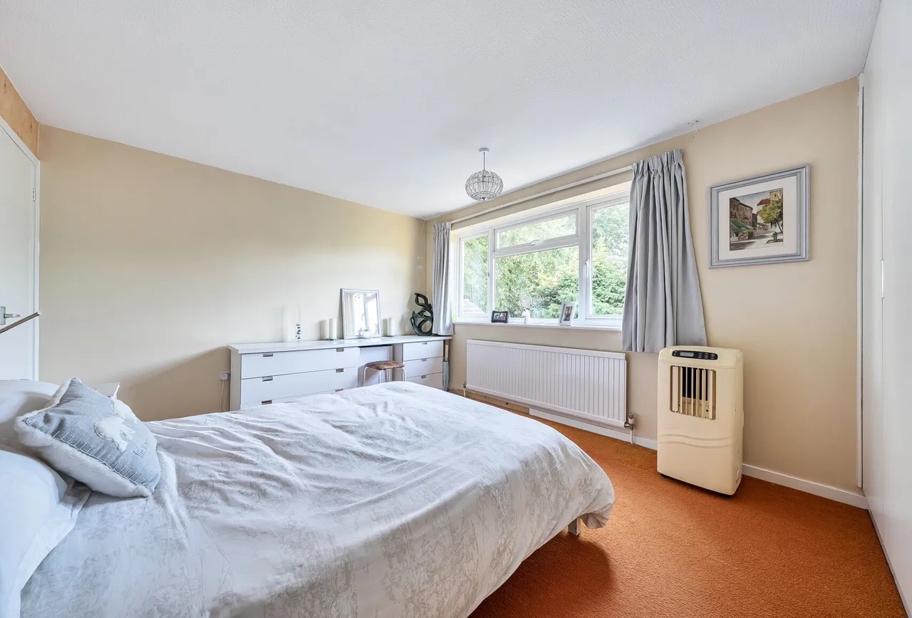 Horley Row, Horley, RH6 8NH, photo 18