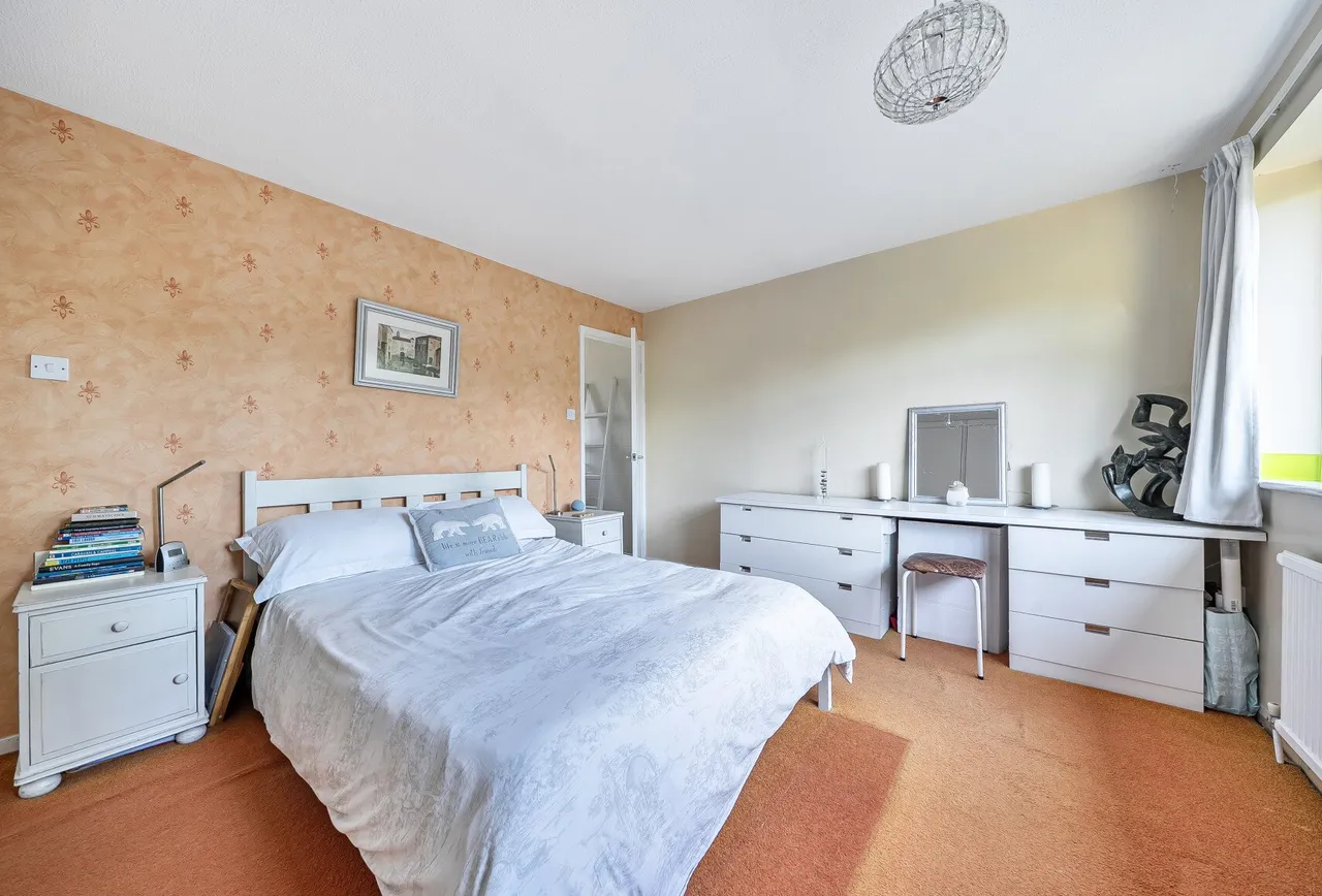 Horley Row, Horley, RH6 8NH, photo 4