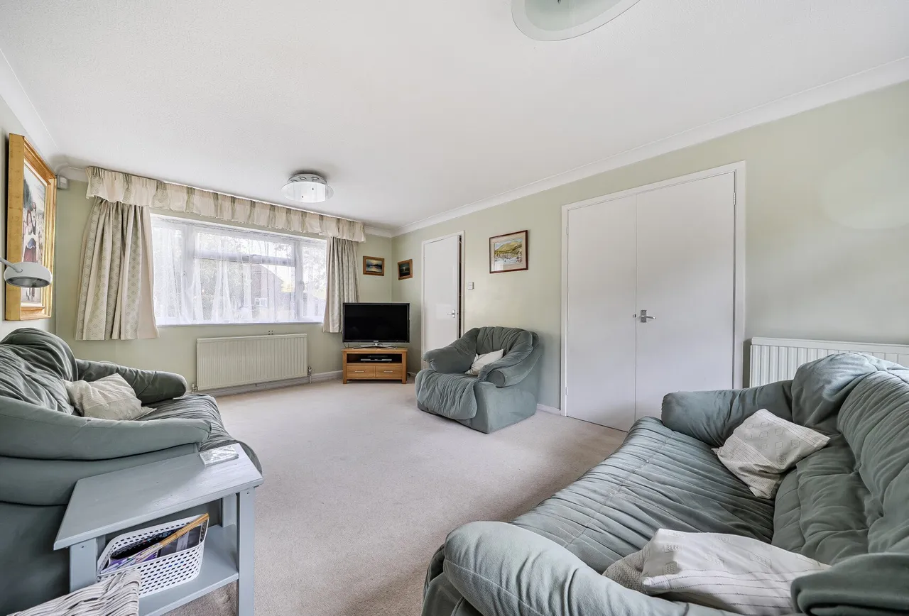 Horley Row, Horley, RH6 8NH, photo 9