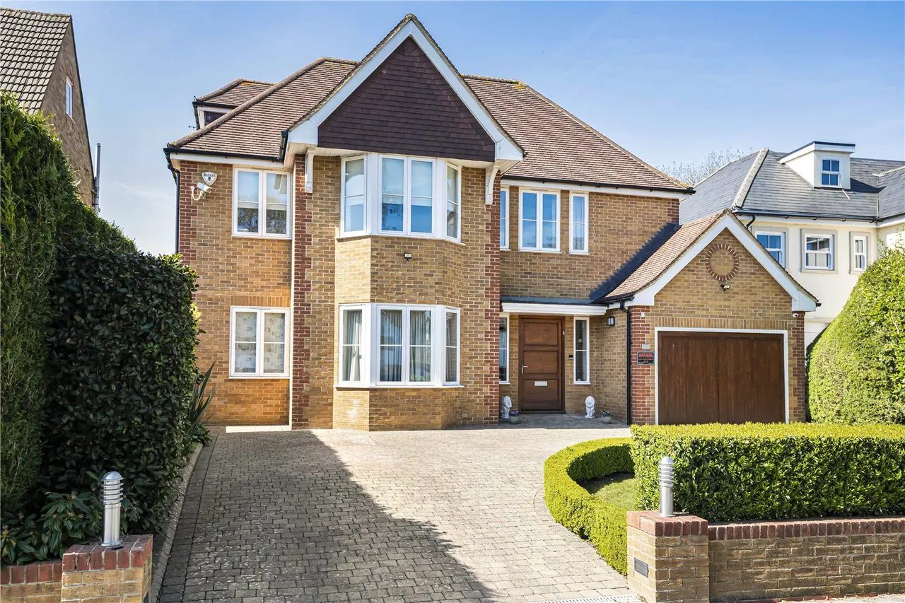 6 bed house for sale — Parkgate Avenue, Hadley Wood, EN4 0NN