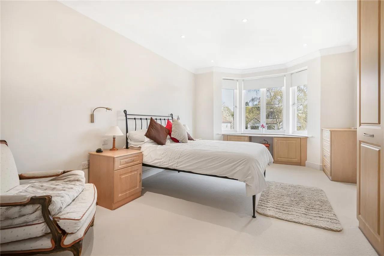 Parkgate Avenue, Hadley Wood, EN4 0NN, photo 17