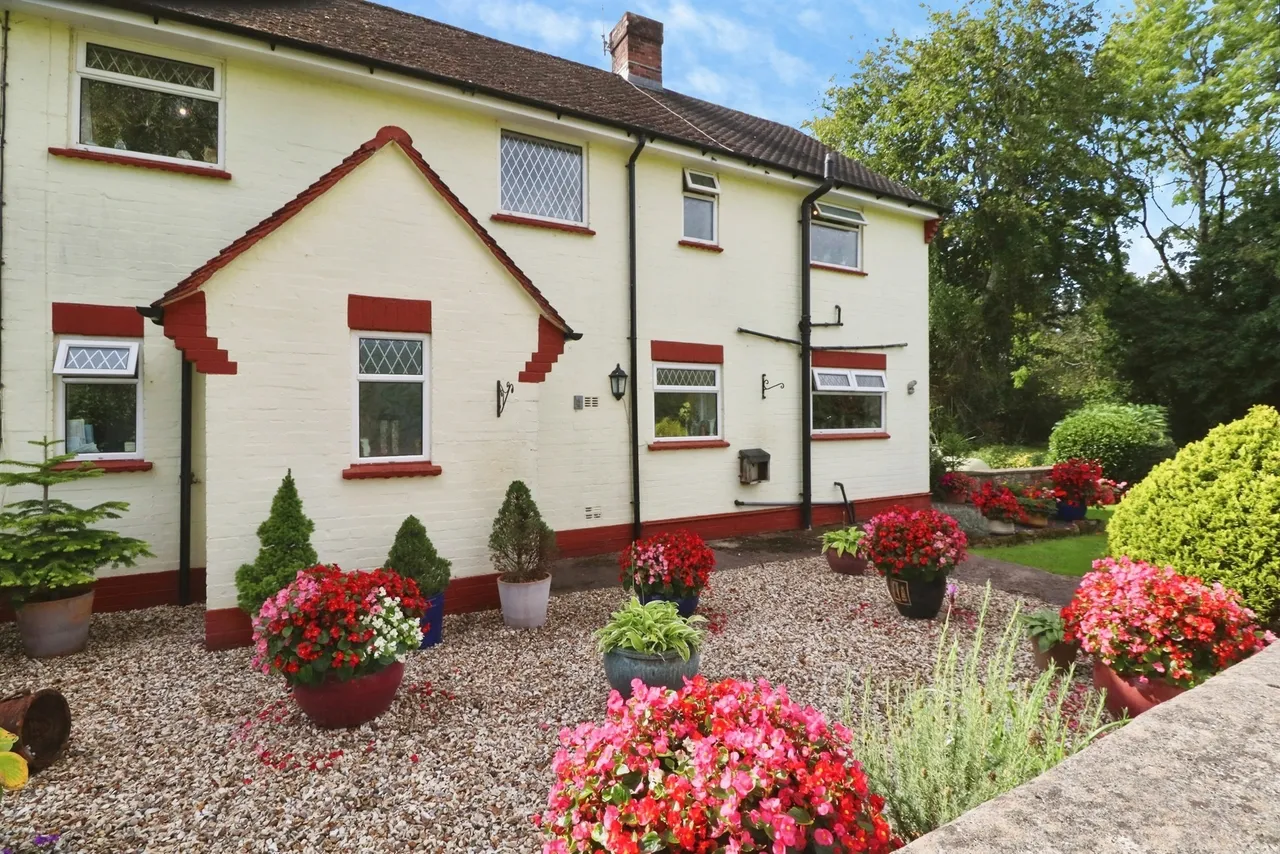 Fairleigh Dinas Powys, CF64, photo 2