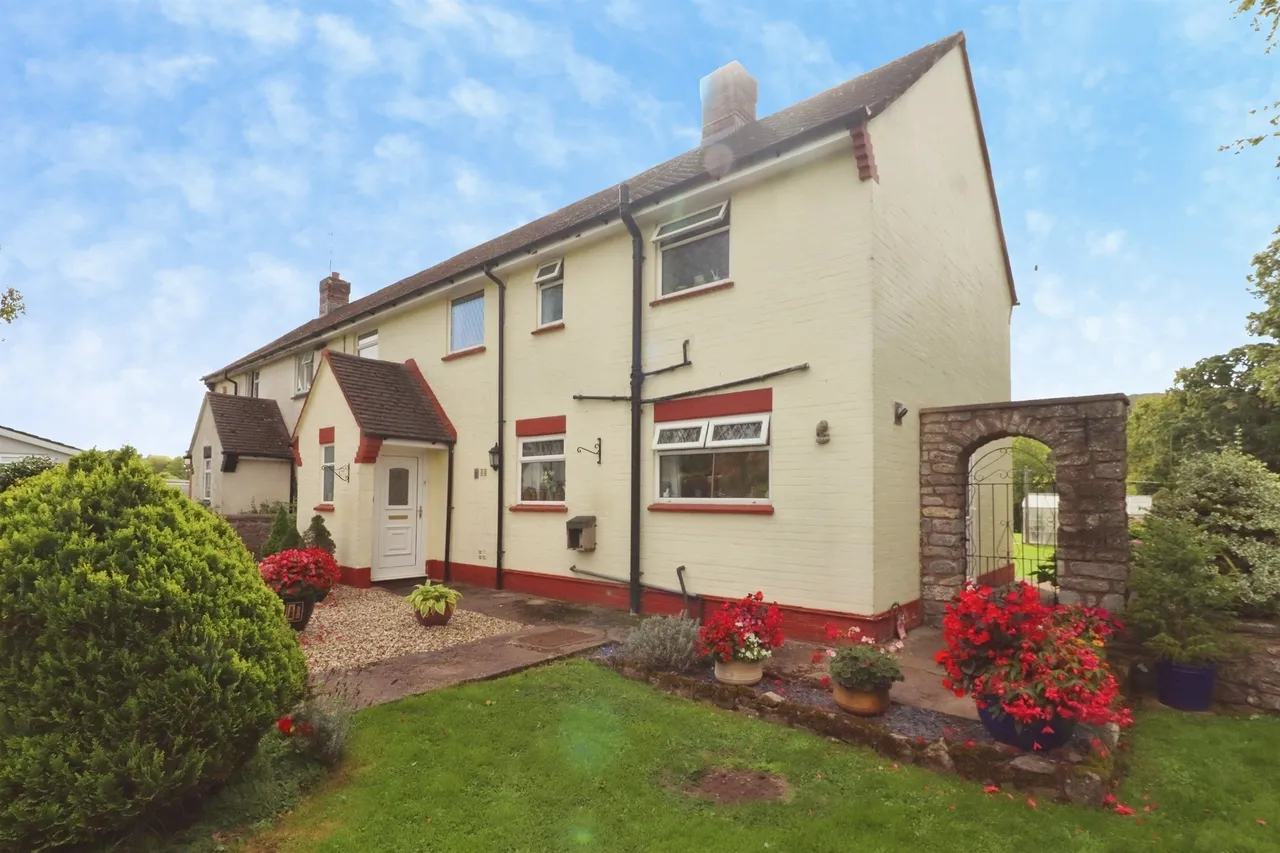 Fairleigh Dinas Powys, CF64, photo 3