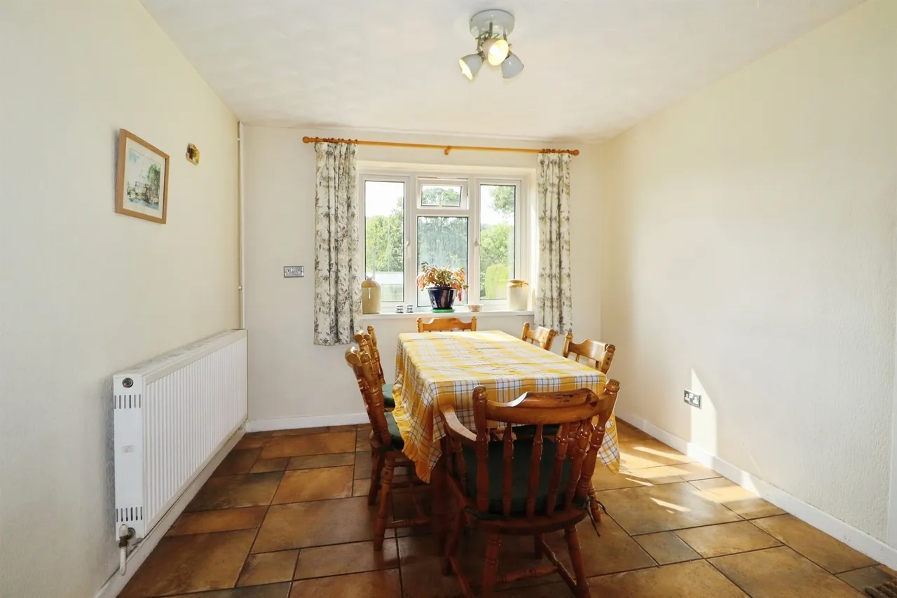 Fairleigh Dinas Powys, CF64, photo 10