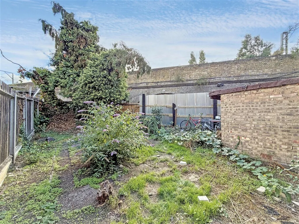 Grove Green Road, London, E11, photo 2
