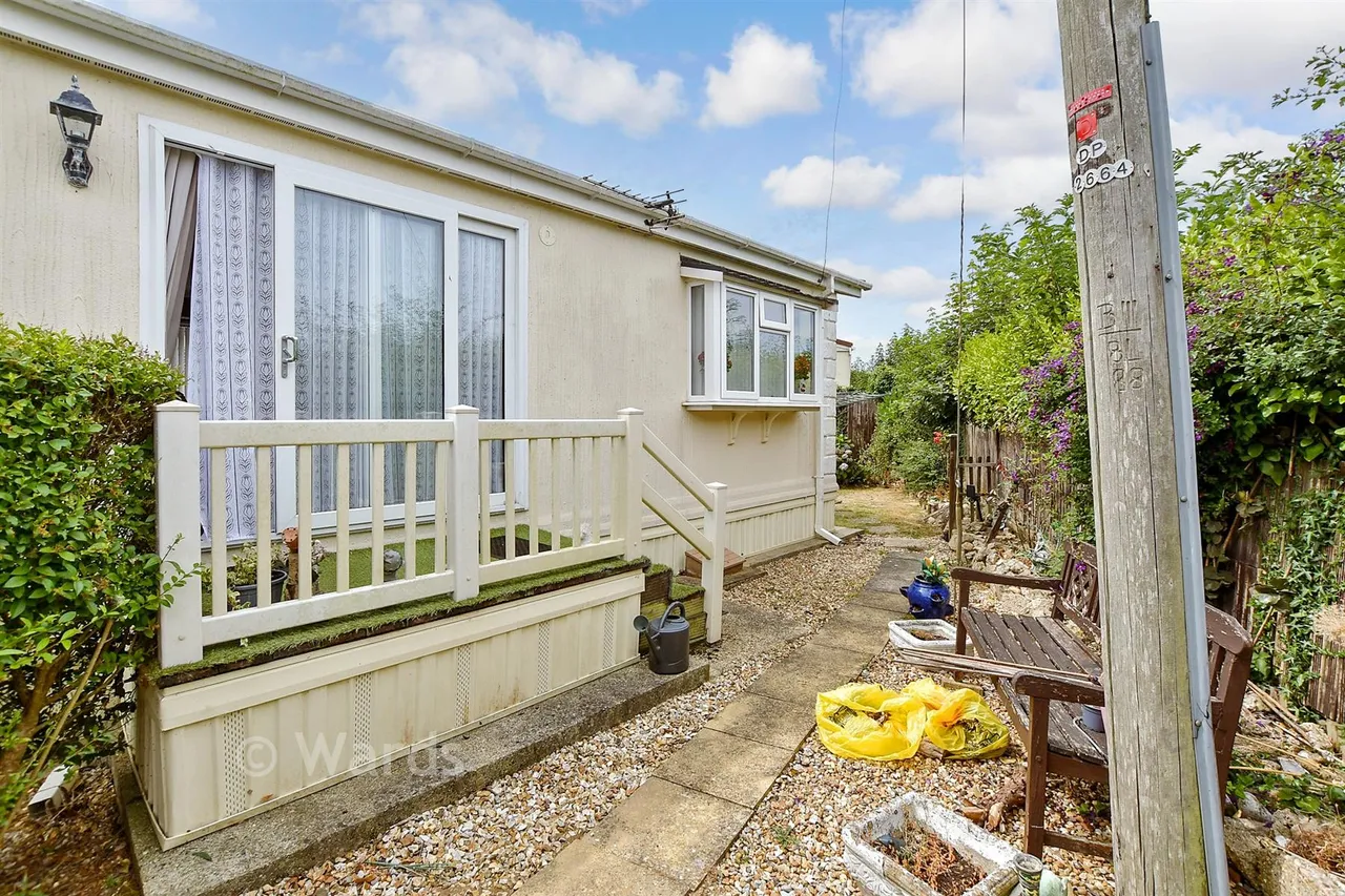 New Dover Road, Capel-Le-Ferne, CT18, photo 7