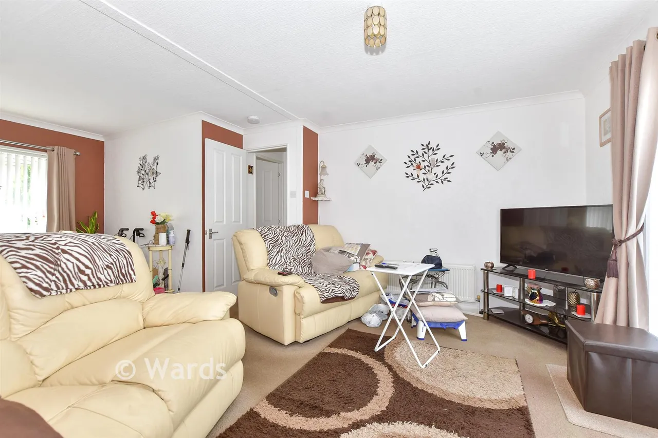 New Dover Road, Capel-Le-Ferne, CT18, photo 2