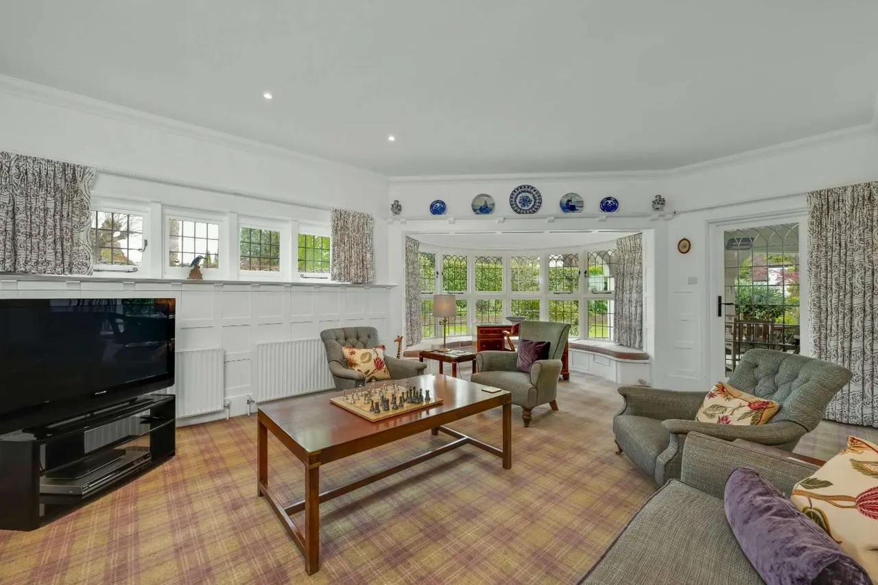Beaconsfield Road, Claygate, Esher, Surrey, KT10 0PN, photo 7