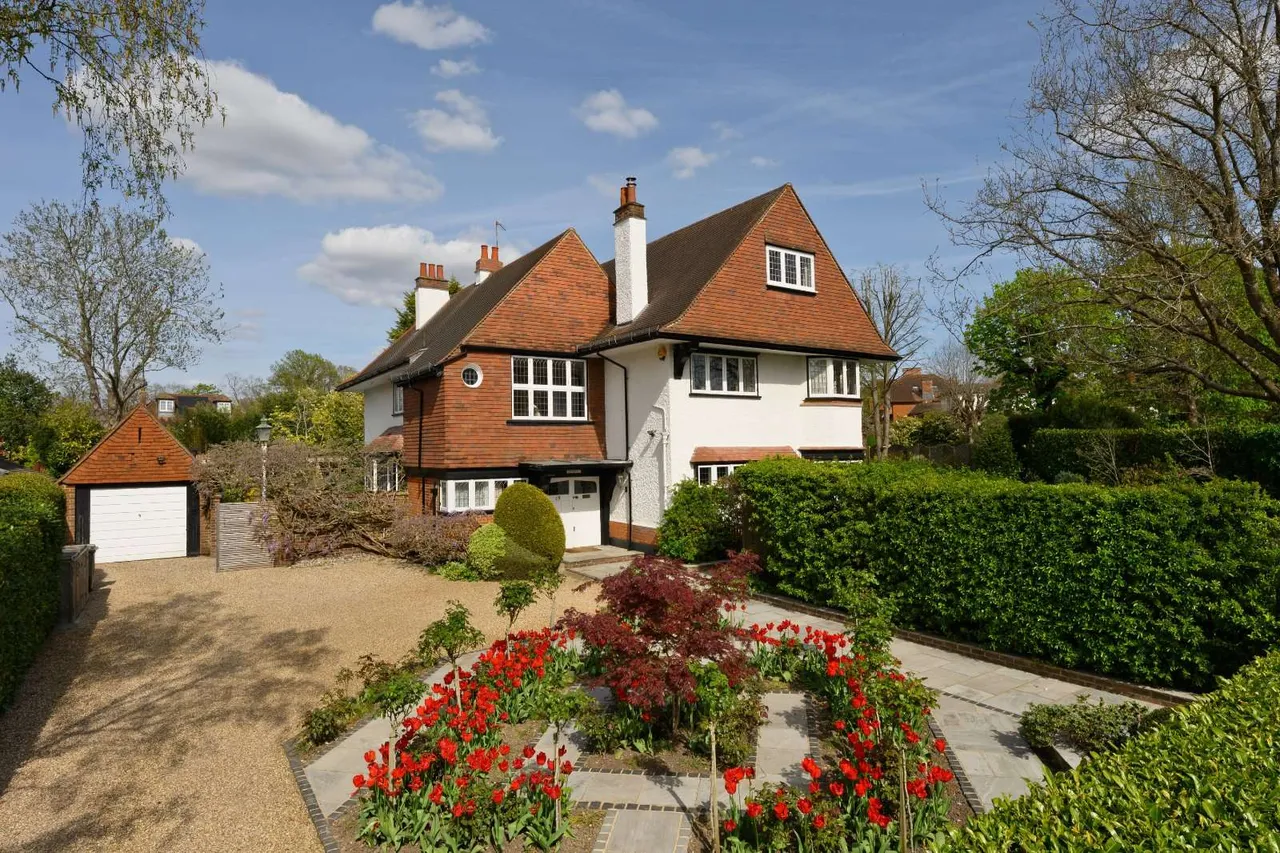 8 bed house for sale — Beaconsfield Road, Claygate, Esher, Surrey, KT10 0PN