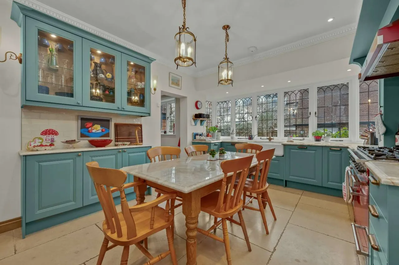 Beaconsfield Road, Claygate, Esher, Surrey, KT10 0PN, photo 8
