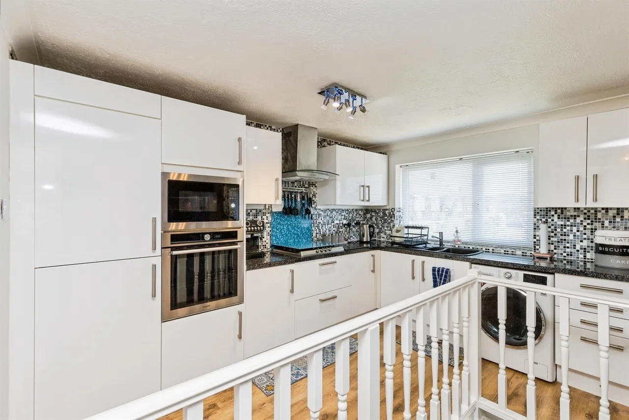 Hawkins Road, CRAWLEY, photo 5